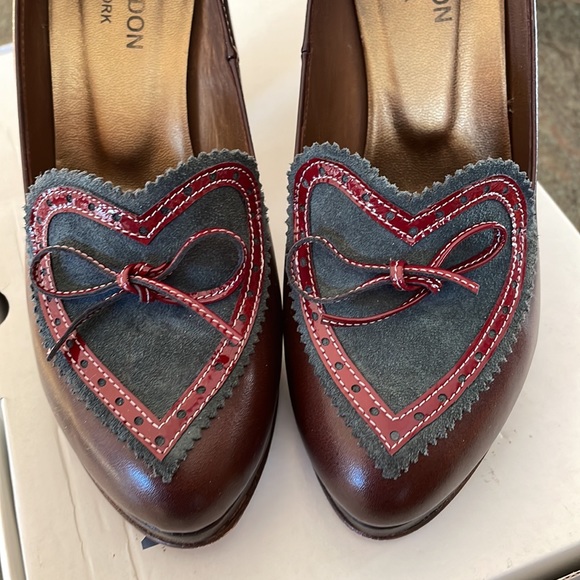 Giraudon heels in brown with blue heart trim. Size 37.5. - Picture 4 of 4